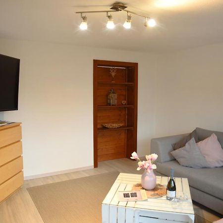 80 M2 Haushaelfte, 3 Zimmer, Parkplaetze, Bis 6 Pers Apartment Waengle Bagian luar foto