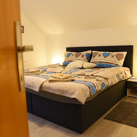80 M2 Haushaelfte, 3 Zimmer, Parkplaetze, Bis 6 Pers Apartment Waengle Bagian luar foto