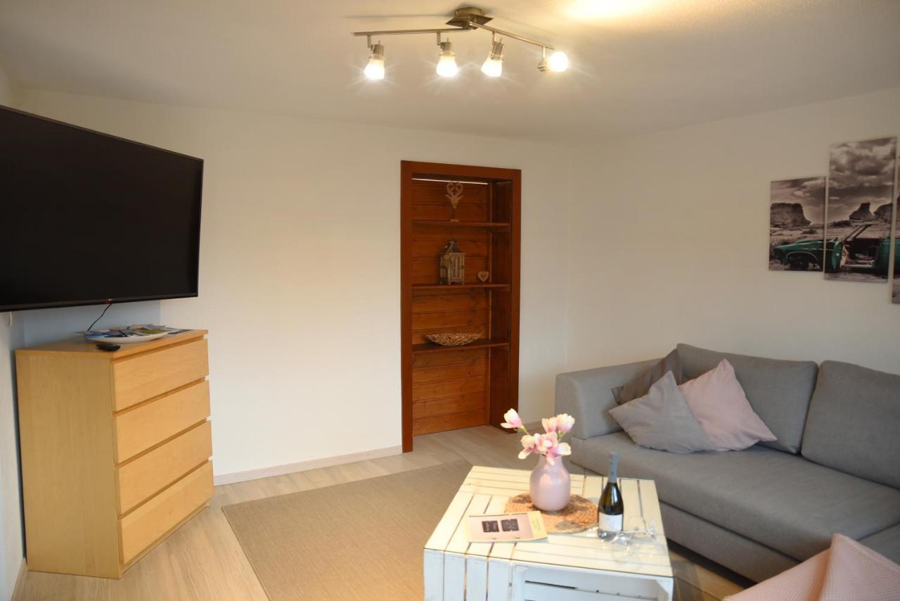 80 M2 Haushaelfte, 3 Zimmer, Parkplaetze, Bis 6 Pers Apartment Waengle Bagian luar foto