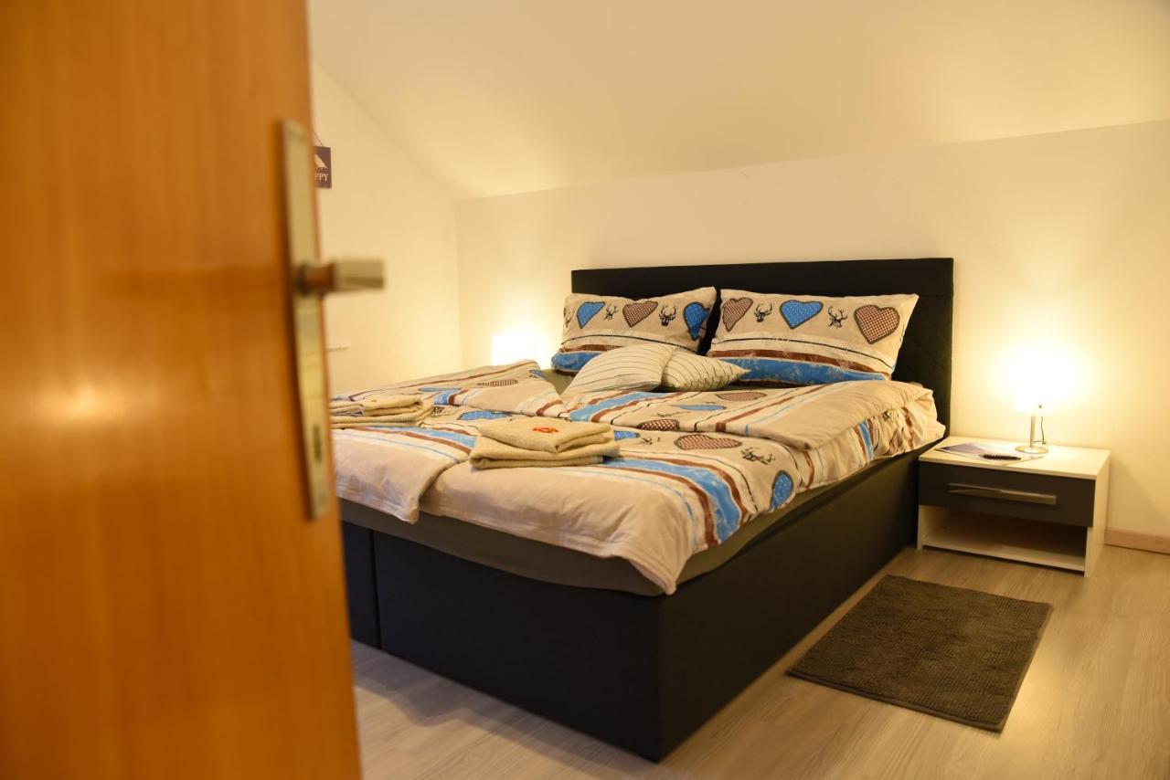 80 M2 Haushaelfte, 3 Zimmer, Parkplaetze, Bis 6 Pers Apartment Waengle Bagian luar foto