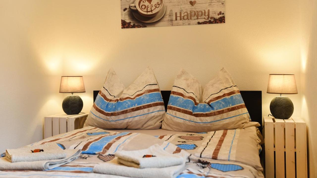 80 M2 Haushaelfte, 3 Zimmer, Parkplaetze, Bis 6 Pers Apartment Waengle Bagian luar foto