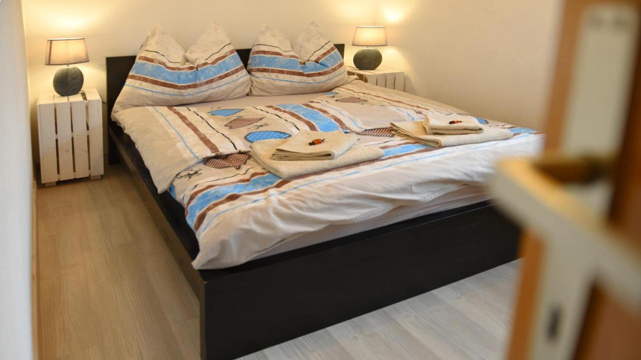 80 M2 Haushaelfte, 3 Zimmer, Parkplaetze, Bis 6 Pers Apartment Waengle Bagian luar foto