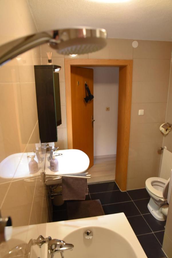 80 M2 Haushaelfte, 3 Zimmer, Parkplaetze, Bis 6 Pers Apartment Waengle Bagian luar foto